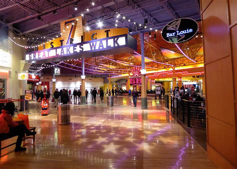 great lakes crossing outlets hours.